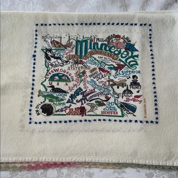 Vintage Catstudio 2004 Embroidered America/Minnesota map pillowcase. - Picture 2 of 6